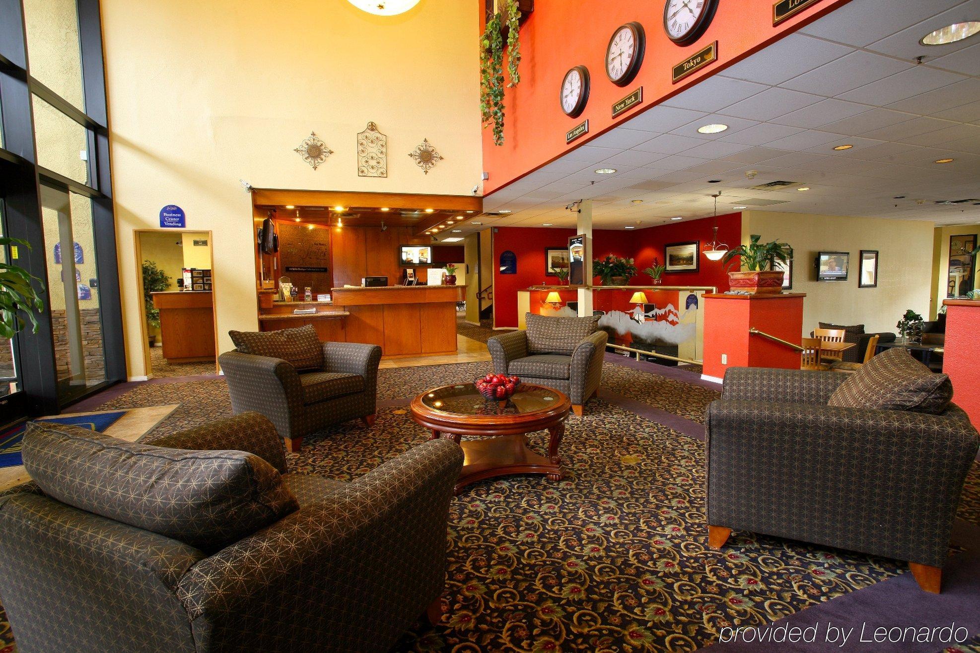 Hotel D'Lins Ontario Airport Интерьер фото