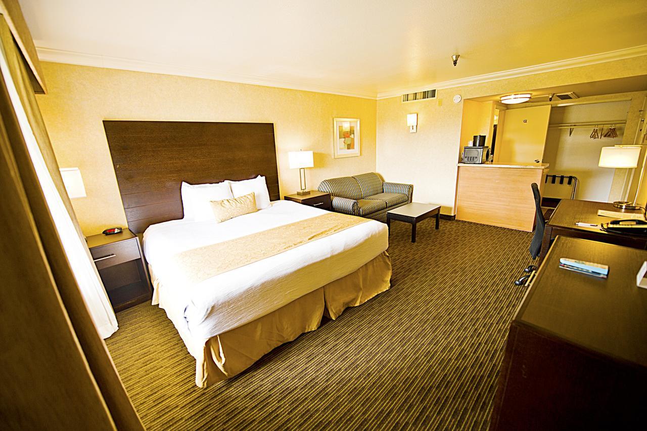 Hotel D'Lins Ontario Airport Экстерьер фото