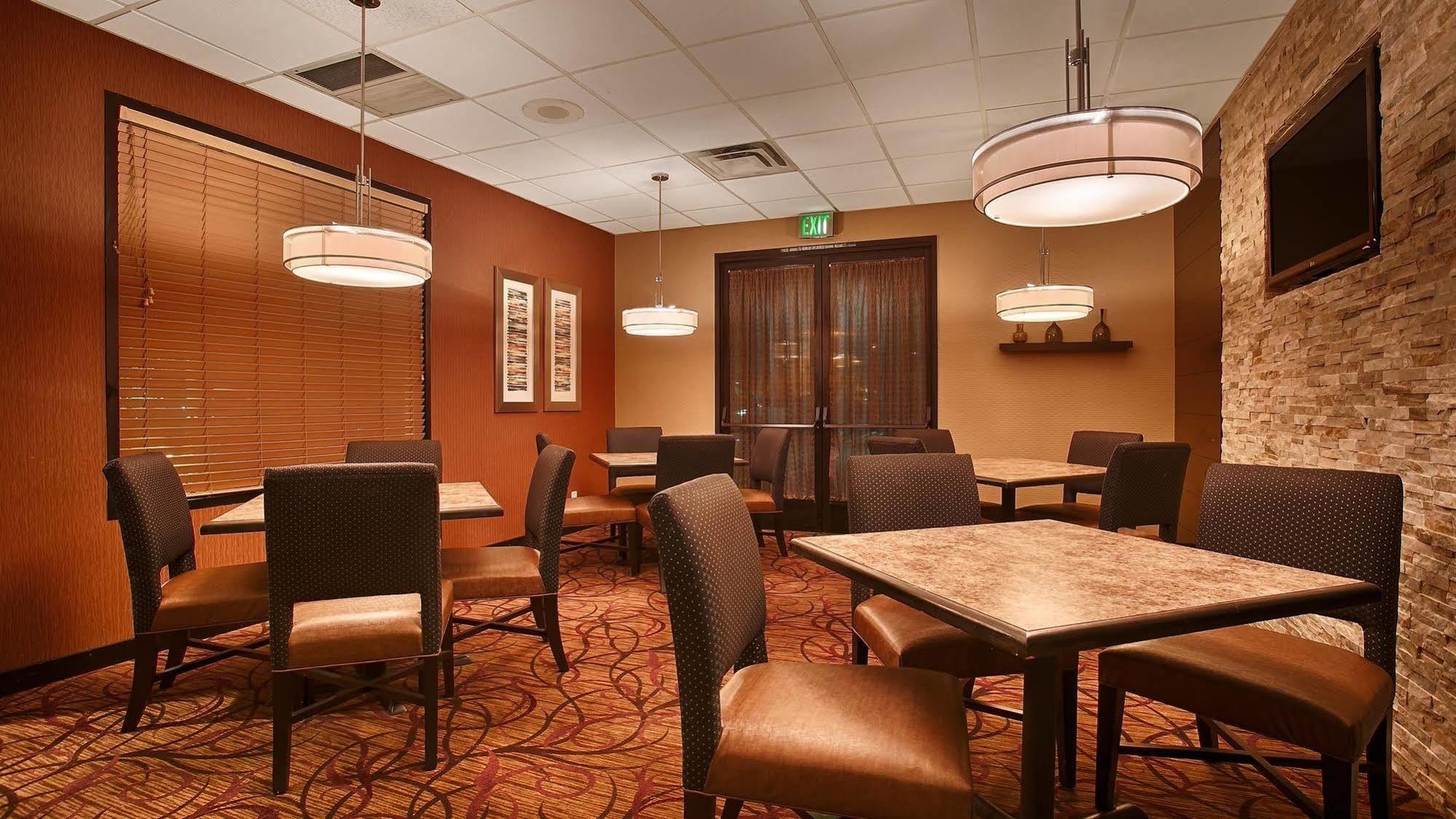 Hotel D'Lins Ontario Airport Экстерьер фото