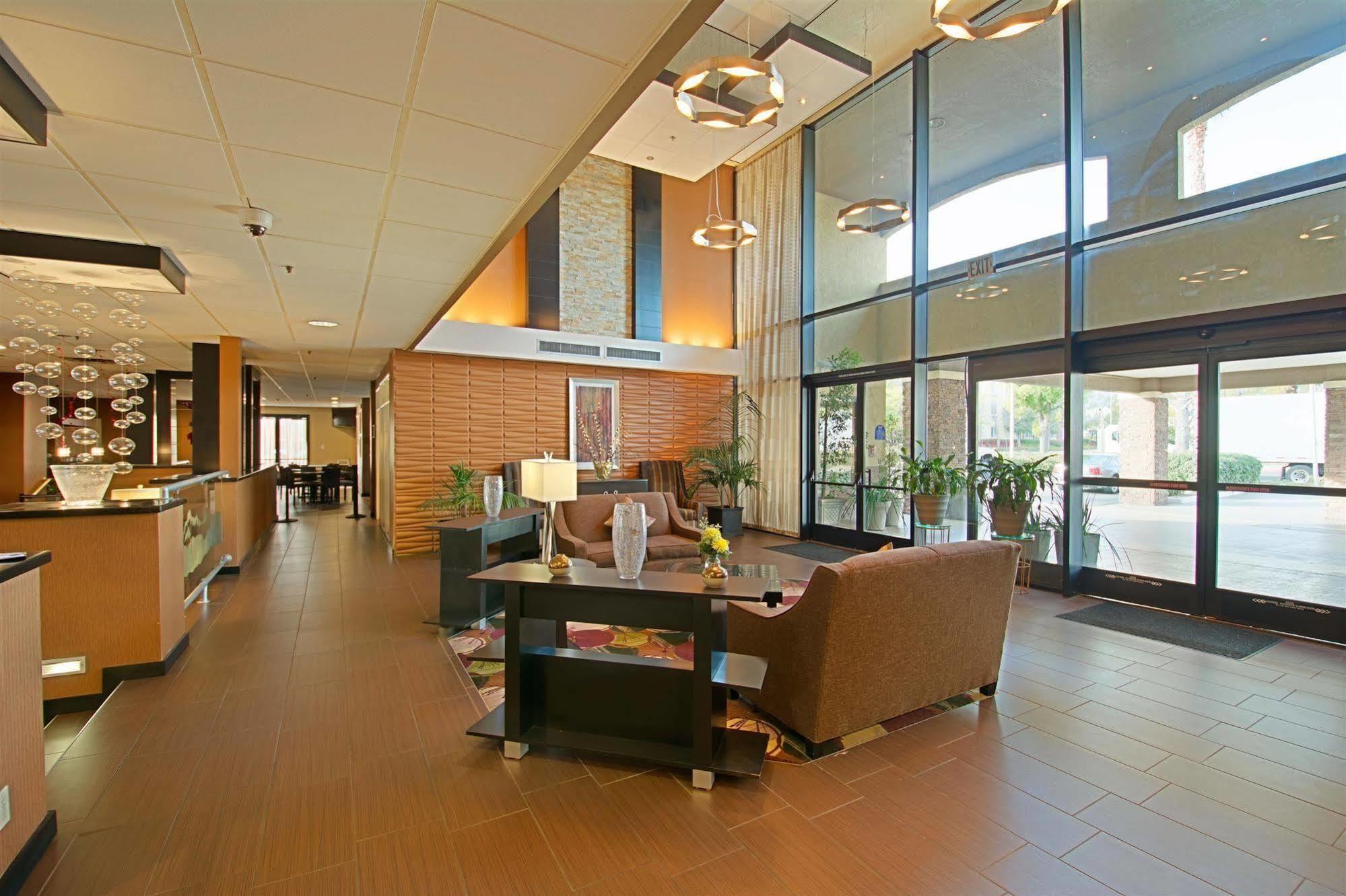 Hotel D'Lins Ontario Airport Экстерьер фото