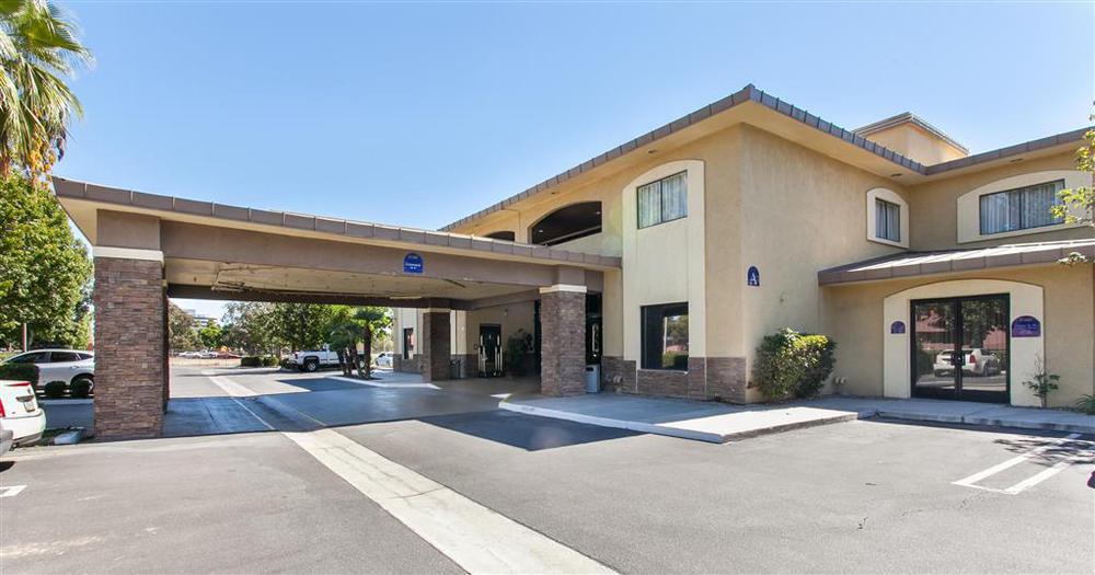 Hotel D'Lins Ontario Airport Экстерьер фото