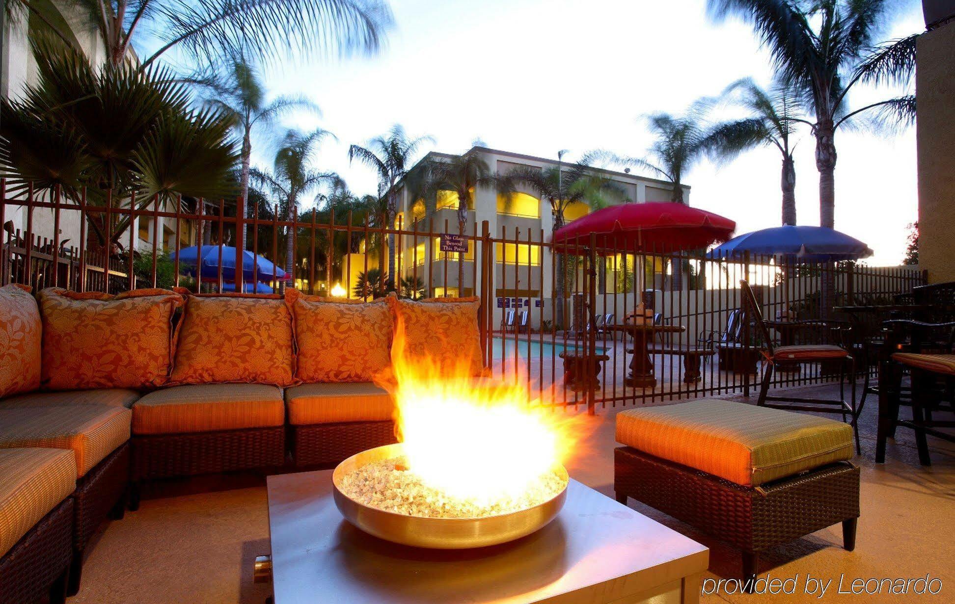 Hotel D'Lins Ontario Airport Экстерьер фото