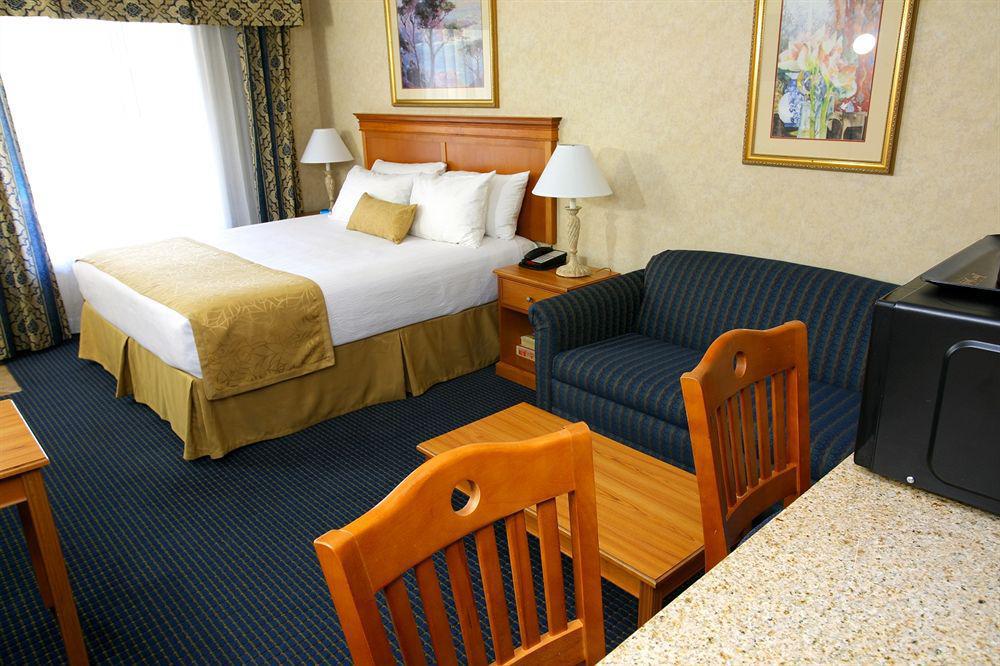 Hotel D'Lins Ontario Airport Экстерьер фото